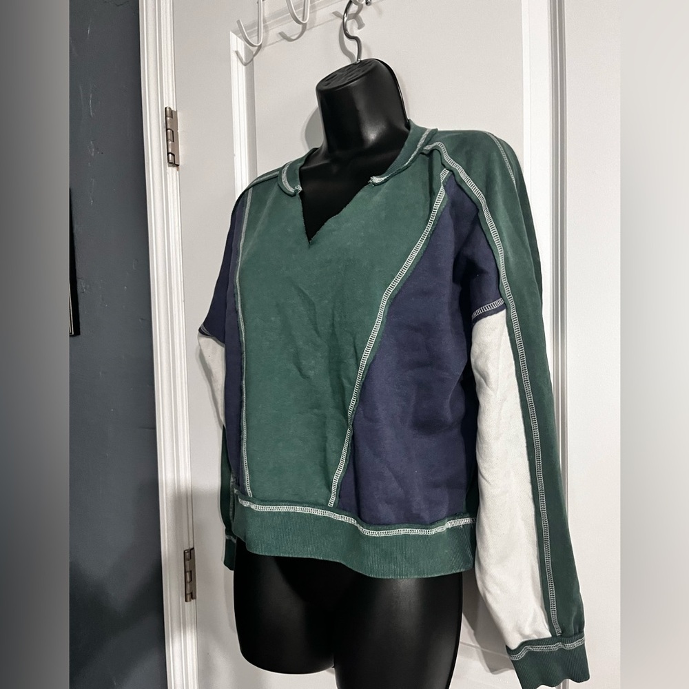 Fitz+Eddi Colorblock Sweatshirt in Green and Blue (s)